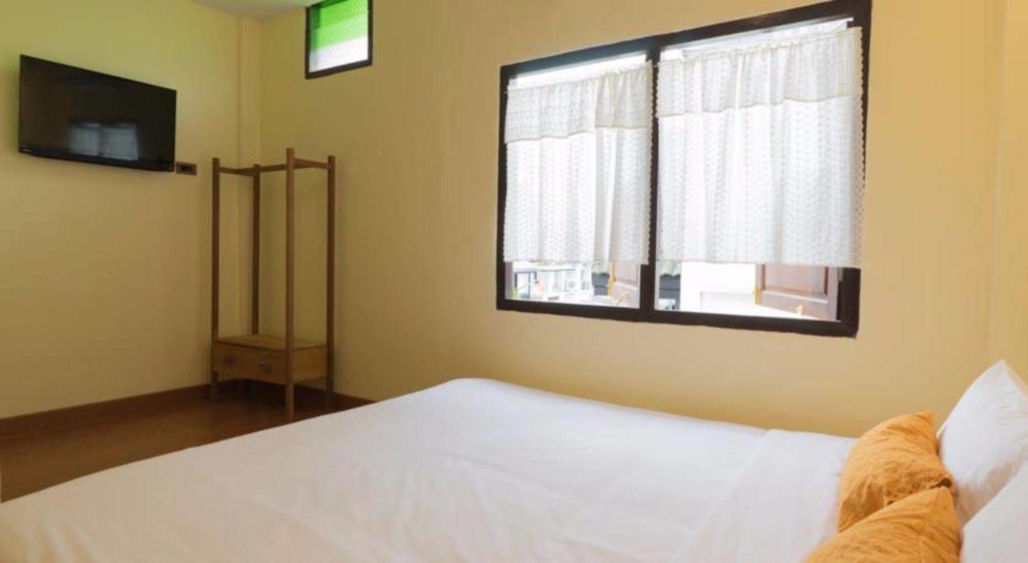 Manon Sleepeatdrink Bed and Breakfast Chiang Mai Exteriör bild