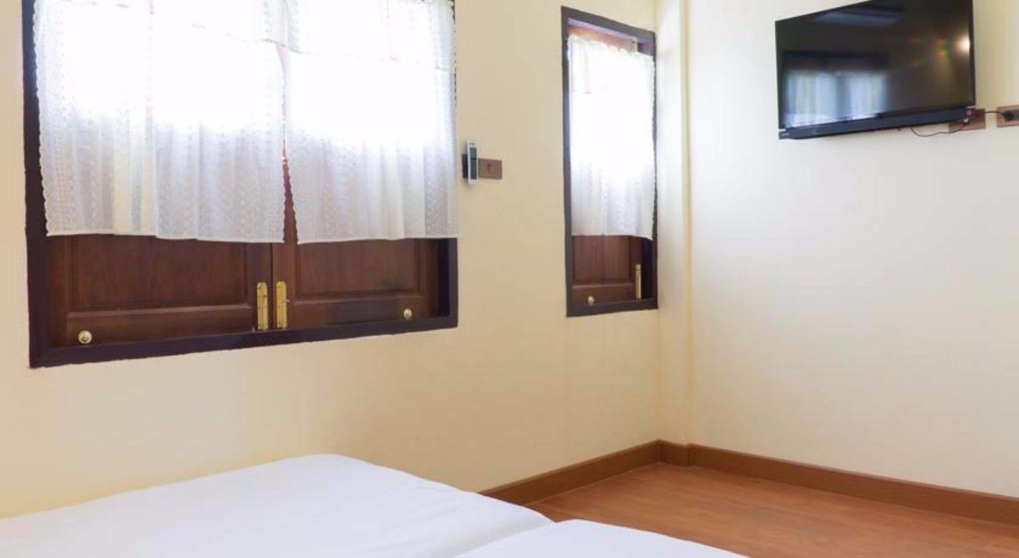 Manon Sleepeatdrink Bed and Breakfast Chiang Mai Exteriör bild