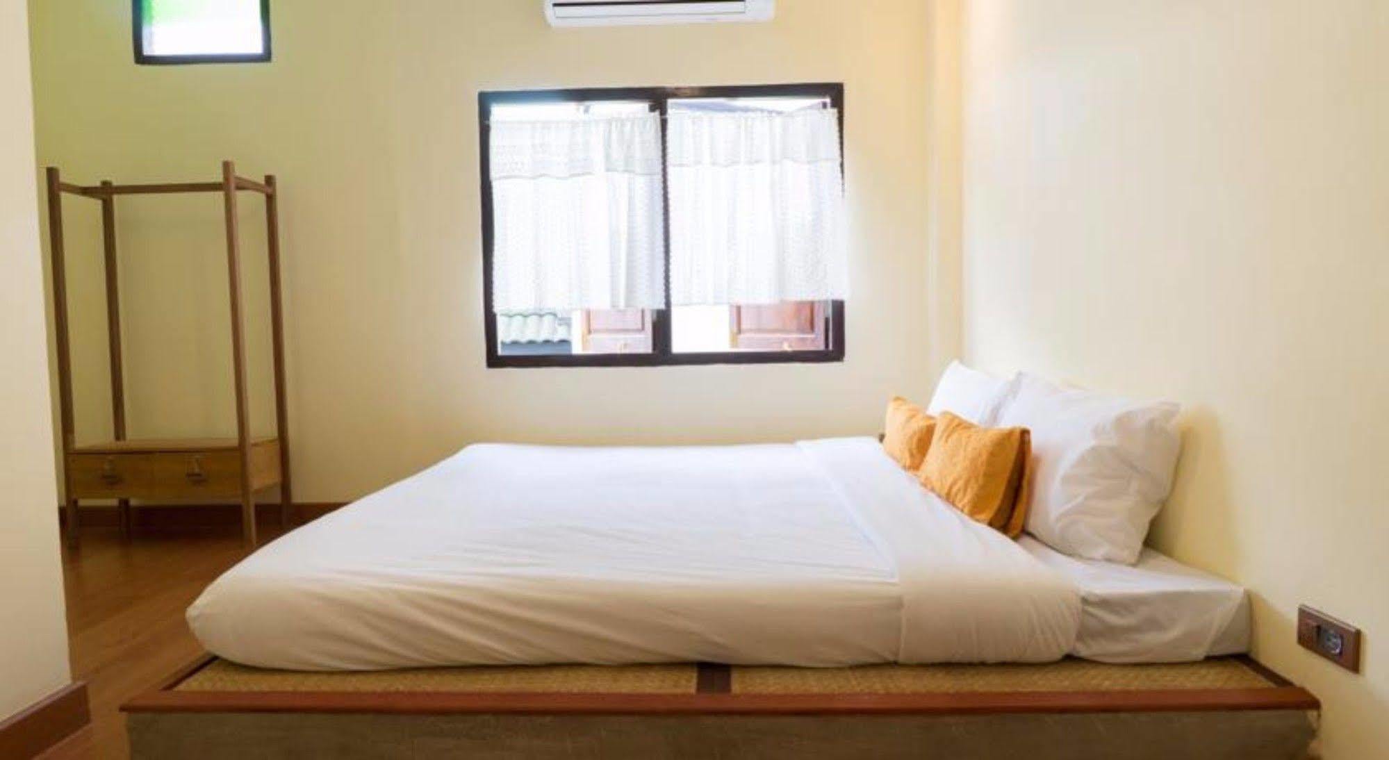 Manon Sleepeatdrink Bed and Breakfast Chiang Mai Exteriör bild