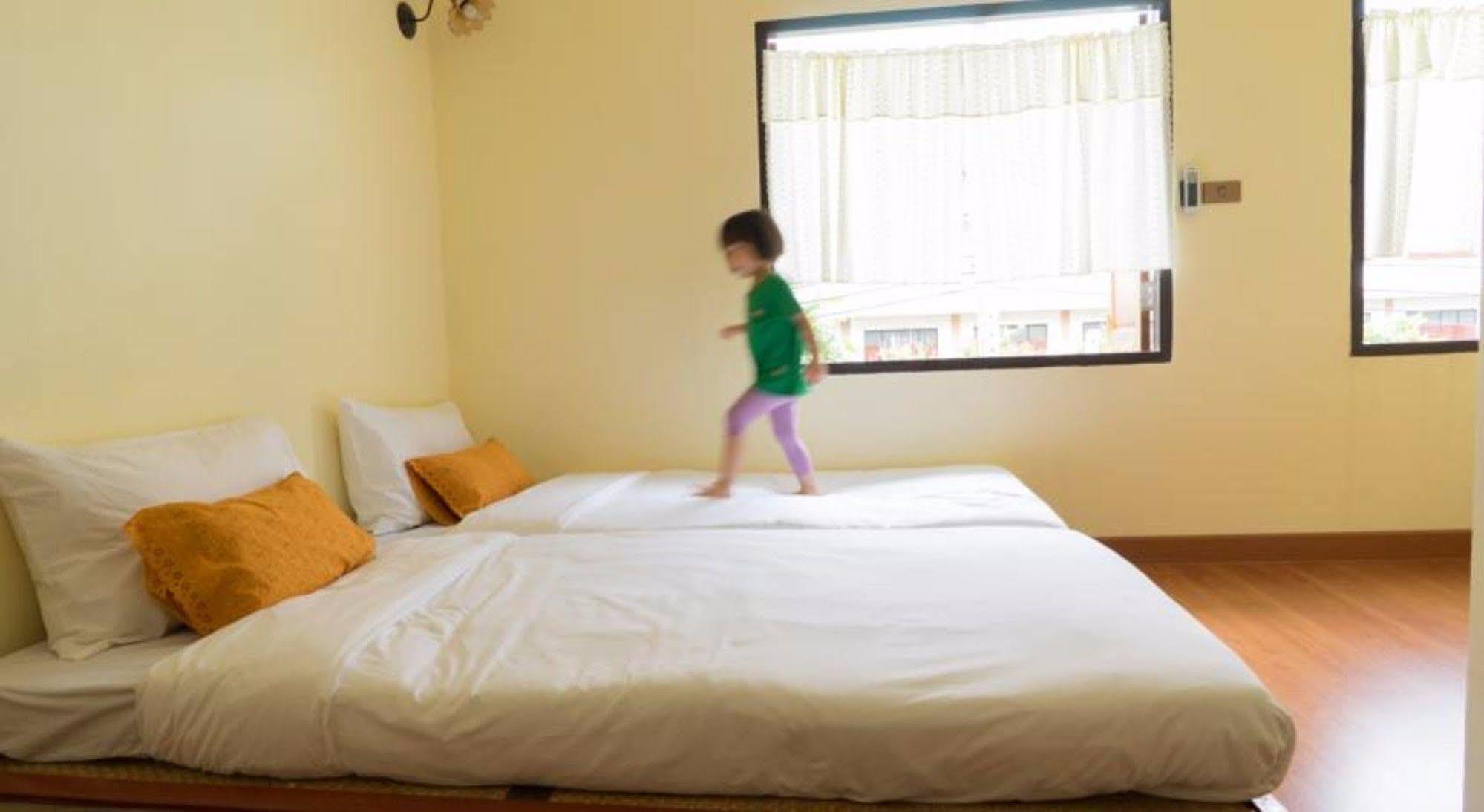 Manon Sleepeatdrink Bed and Breakfast Chiang Mai Exteriör bild