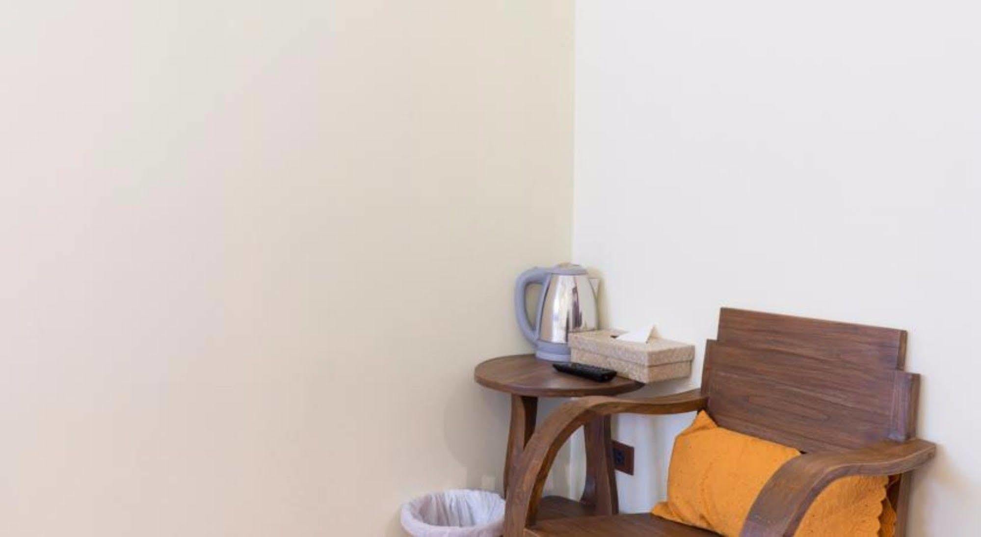 Manon Sleepeatdrink Bed and Breakfast Chiang Mai Exteriör bild