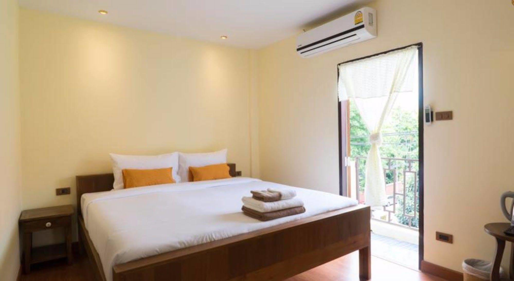 Manon Sleepeatdrink Bed and Breakfast Chiang Mai Exteriör bild