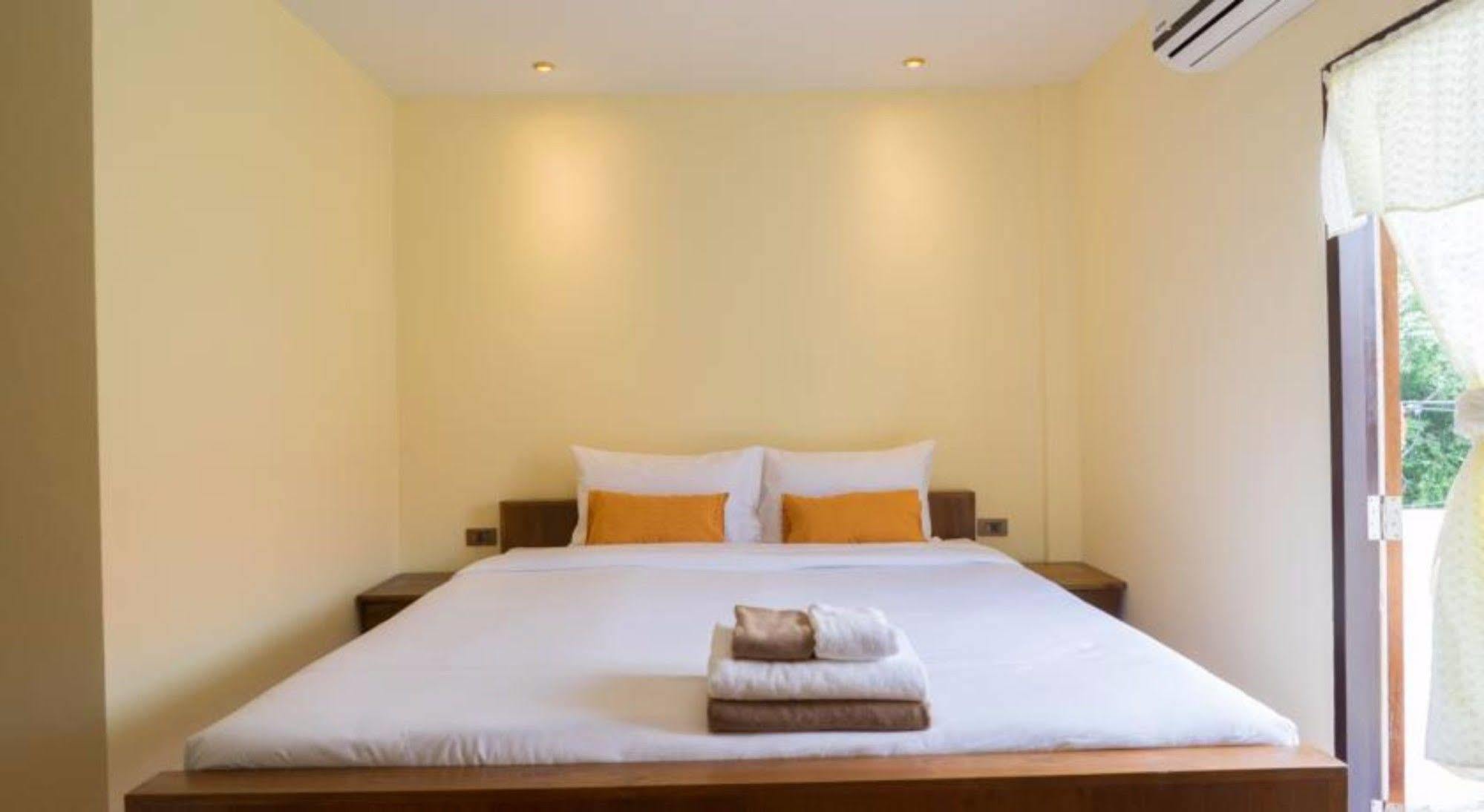 Manon Sleepeatdrink Bed and Breakfast Chiang Mai Exteriör bild