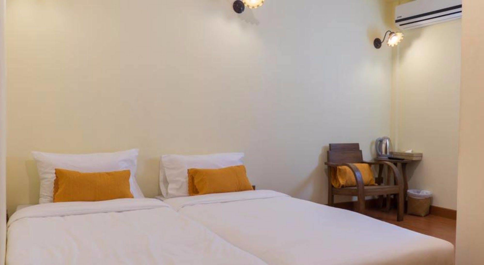 Manon Sleepeatdrink Bed and Breakfast Chiang Mai Exteriör bild