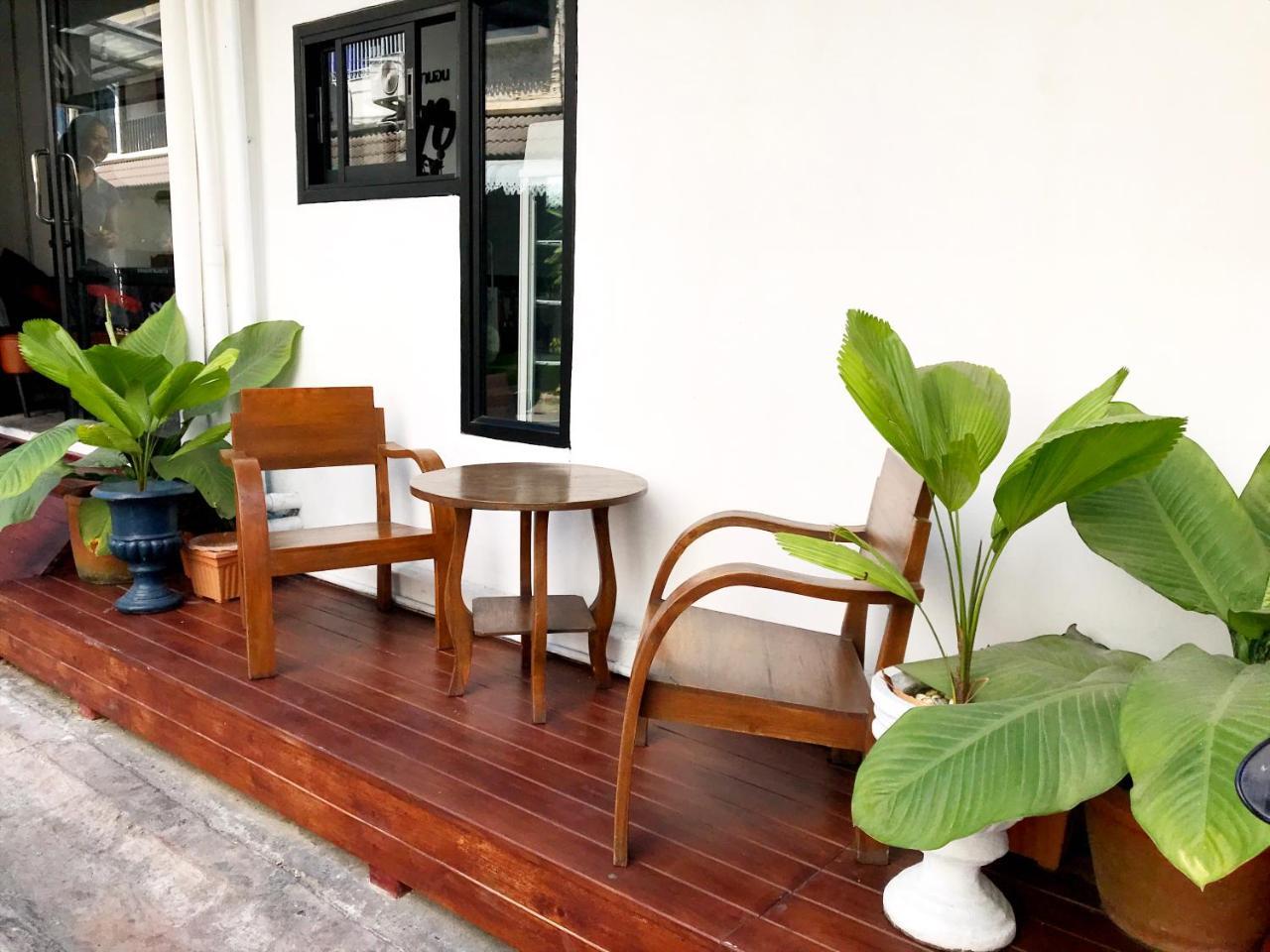 Manon Sleepeatdrink Bed and Breakfast Chiang Mai Exteriör bild