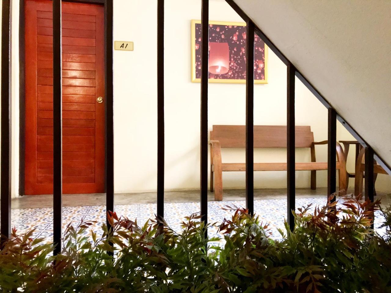 Manon Sleepeatdrink Bed and Breakfast Chiang Mai Exteriör bild