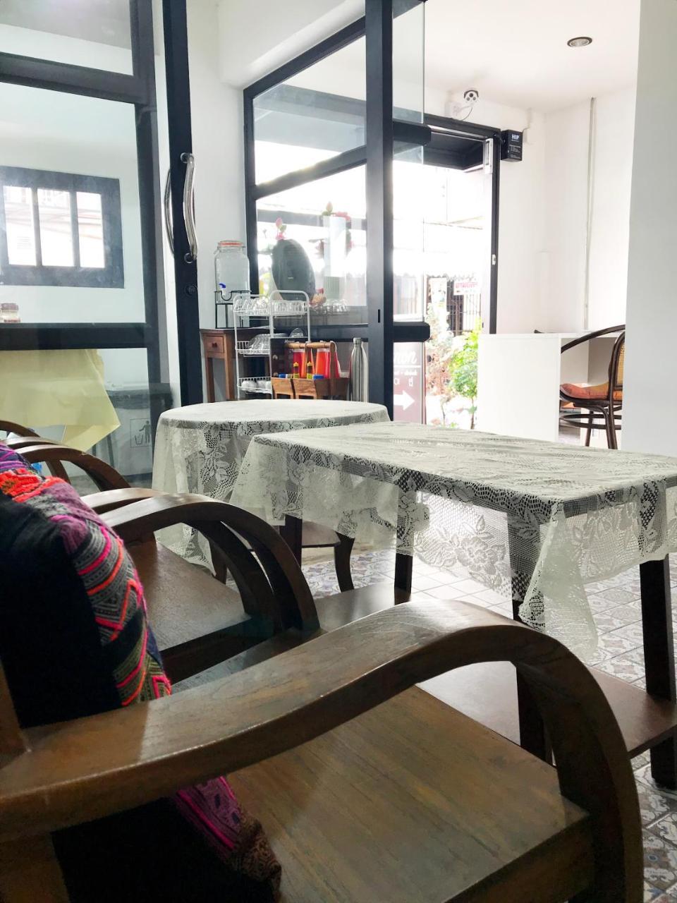 Manon Sleepeatdrink Bed and Breakfast Chiang Mai Exteriör bild