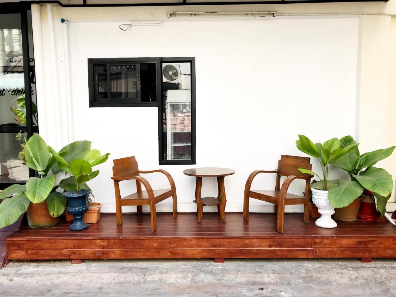 Manon Sleepeatdrink Bed and Breakfast Chiang Mai Exteriör bild